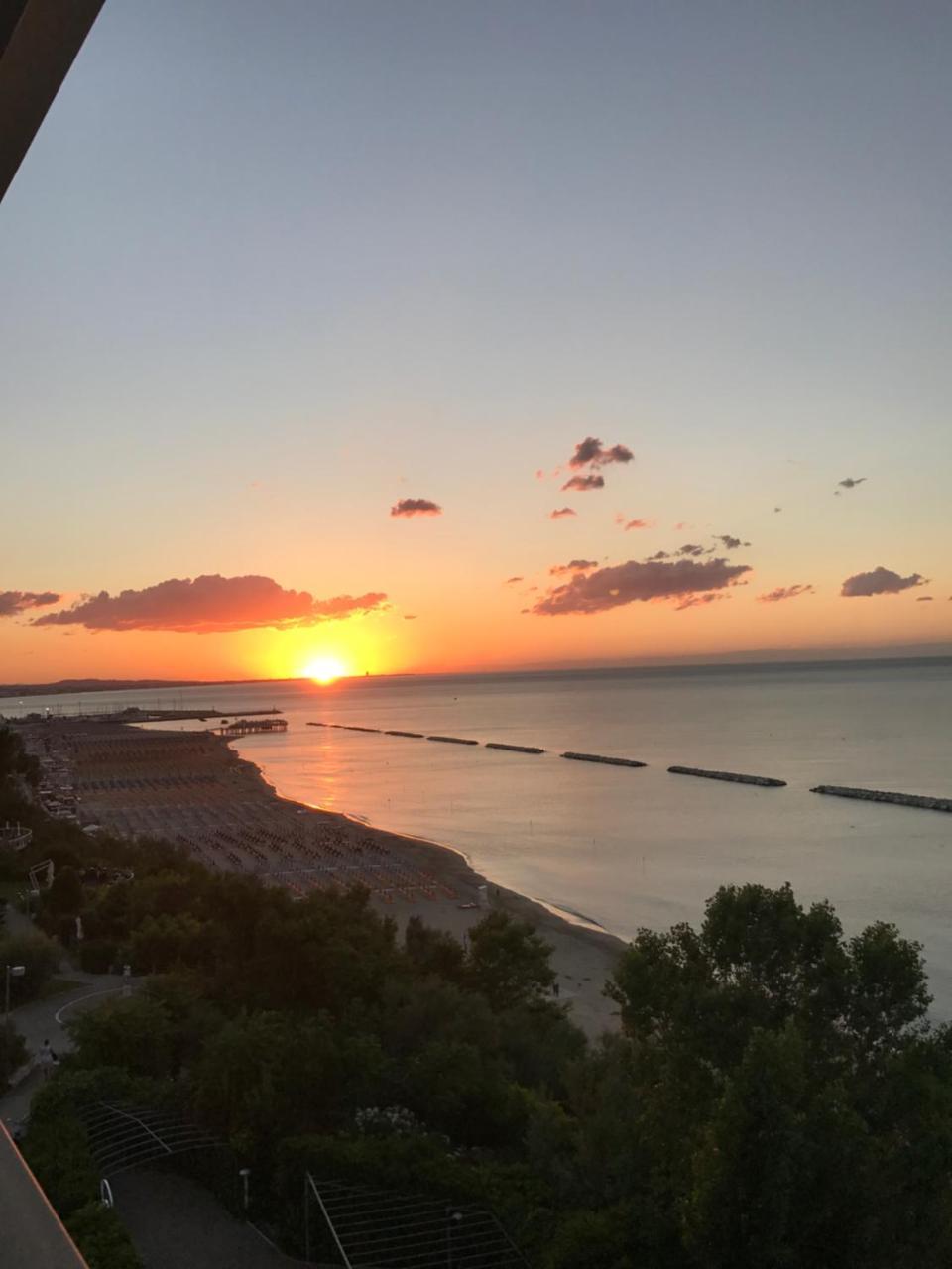 Hotel Majestic Gabicce Mare Exterior foto